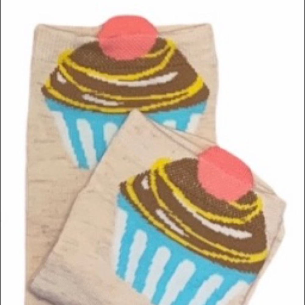 NWOT adorable pair of cupcake socks